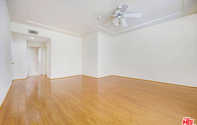 14960 Dickens St Unit 214