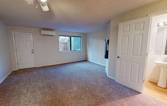 2 beds, 1.5 baths, 998 sqft, $1,690, Unit 0111