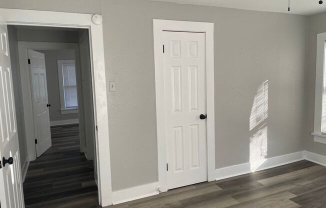 2 beds, 1 bath, $1,000, Unit 1309 Fifth St unit 1