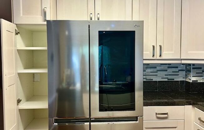 1 bed, 1 bath, $2,200, Unit #226