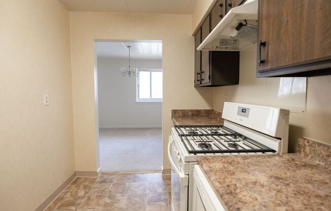 2 beds, 1.5 baths, 1,008 sqft, $1,600, Unit Unit 112