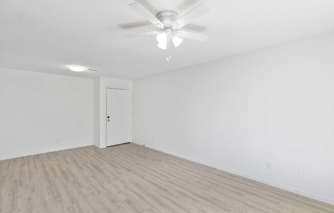 1 bed, 1 bath, 700 sqft, $807, Unit 5345-304