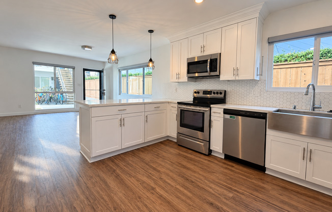 The Dane | Modern Renovated 2 & 3 Bedroom Apartments in Coronado