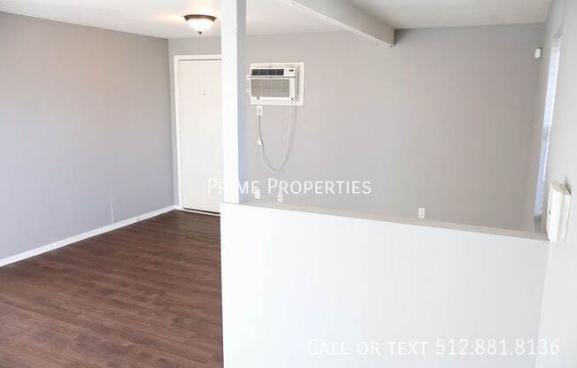 203 E LOLA DR