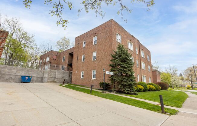 Meadowbrook Apartments