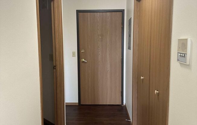 2 beds, 2 baths, $1,075, Unit 1704-305