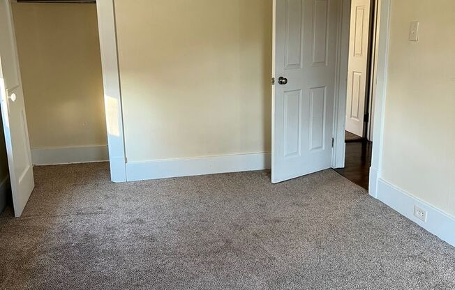 2 beds, 1 bath, $900