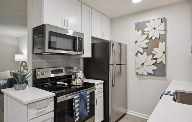 the preserve at ballantyne commons apartment kitchen with stainless steel appliances at St. Andrews Reserve, North Carolina, 28412