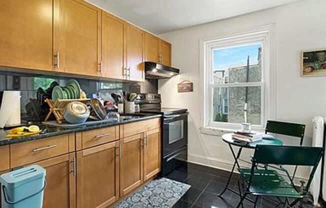 2 beds, 1 bath, $1,545, Unit Unit 3