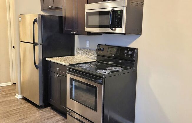 2 beds, 1 bath, 736 sqft, $1,209, Unit 102