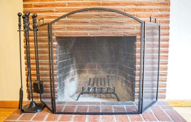 Nob Hill Bright 2nd Floor 1 Bdr w/Hardwoods & Fireplace!