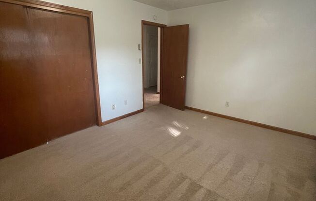 2 beds, 1 bath, 903 sqft, $1,140, Unit H-3