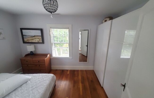 2 beds, 1.5 baths, $2,975, Unit 10A Gloucester Avenue