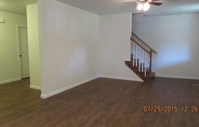 3 beds, 2 baths, $1,400, Unit #16