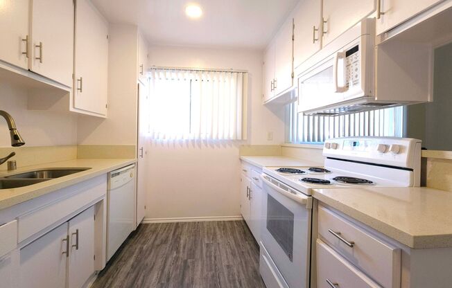 2 beds, 2.5 baths, 1,250 sqft, $2,698, Unit 15