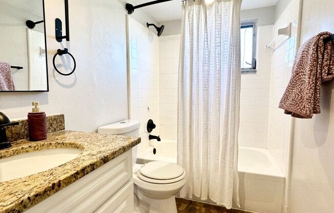 2 beds, 1 bath, 920 sqft, $1,899, Unit 24