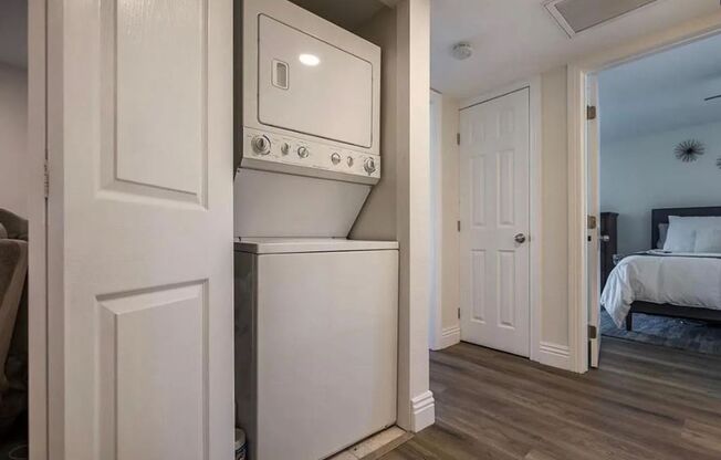 2 beds, 1 bath, $2,495, Unit UNIT 305