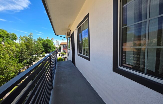 1035 WESTERN AVE