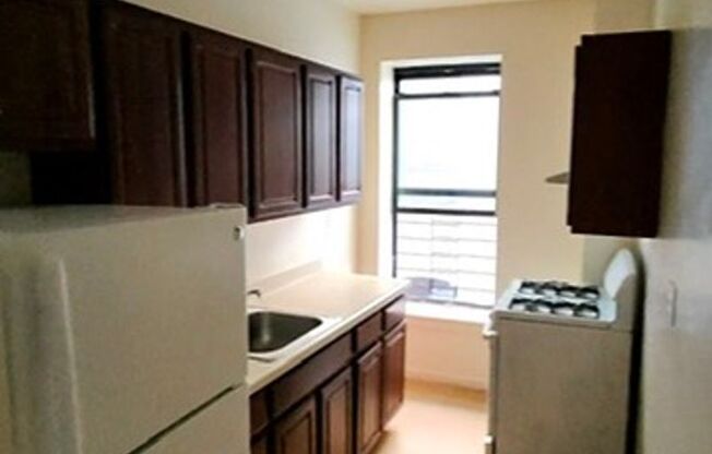 4 beds, 1 bath, $1,904, Unit 3C