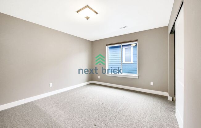 4 BEDS AND 2.5 BATH SINGLE FAMILY HOUSE FOR RENT