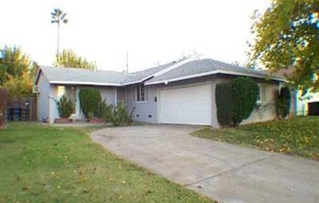 Super Cute 3/2 Rancho Cordova Home!! **Please Read Entire Ad For Viewings**