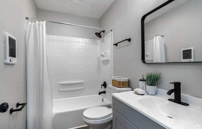 2 beds, 1 bath, 950 sqft, $1,125, Unit 156