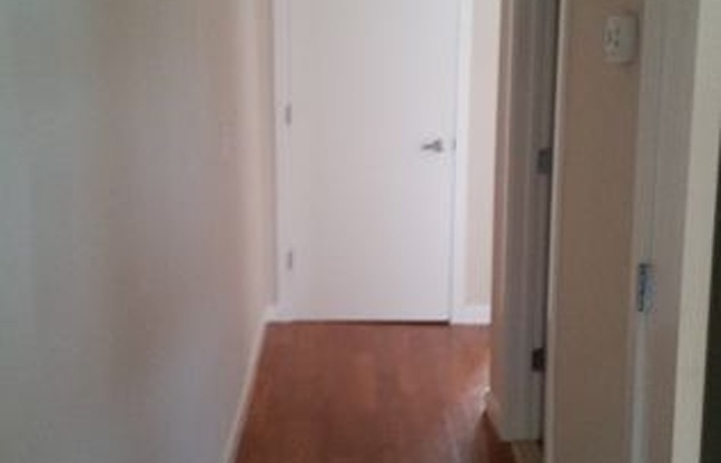 1 bed, 1.5 baths, $1,500, Unit # 9