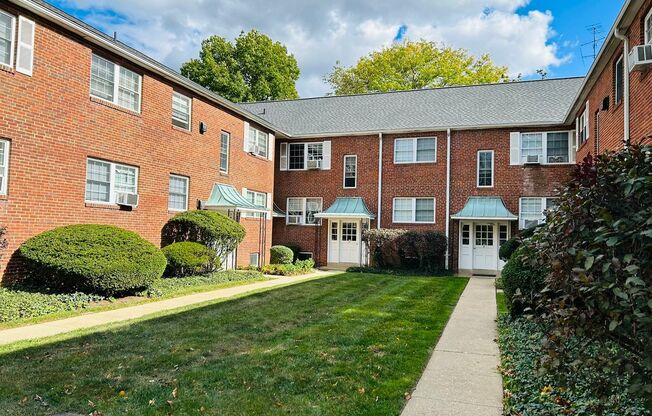 Suburban Square Apartments