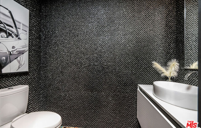 1 bed, 2 baths, 1,400 sqft, $5,500, Unit 10L