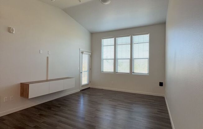 Charming 1-Bedroom Condo in Desirable NW Portland – In-Unit Laundry & Extra Storage!
