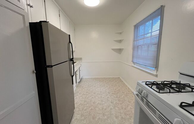 Studio, 1 bath, 625 sqft, $1,448, Unit 11