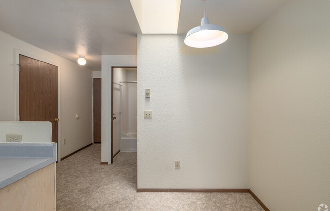 2 beds, 1 bath, 427 sqft, $1,750, Unit Unit 26