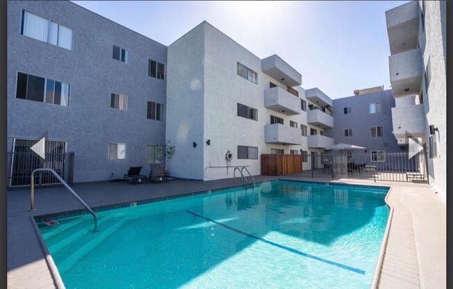 616 North Sweetzer Avenue