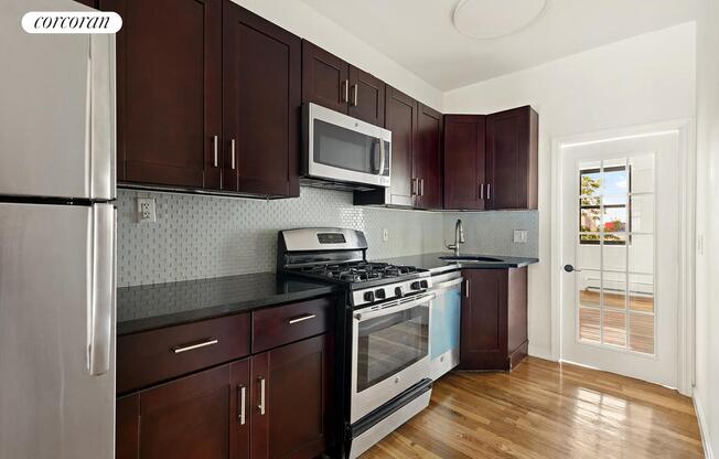 290 5 AVE