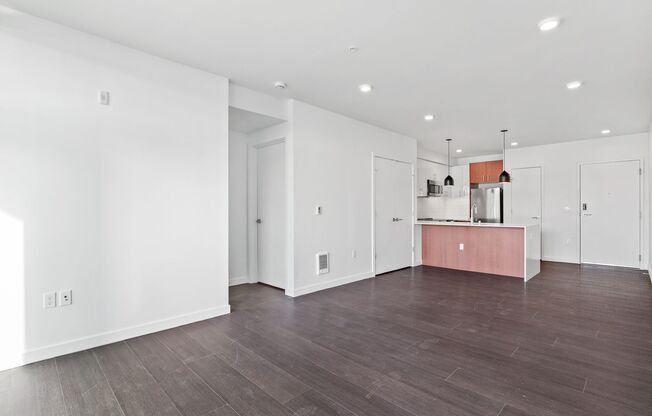 1 bed, 1 bath, 637 sqft, $2,595, Unit 323