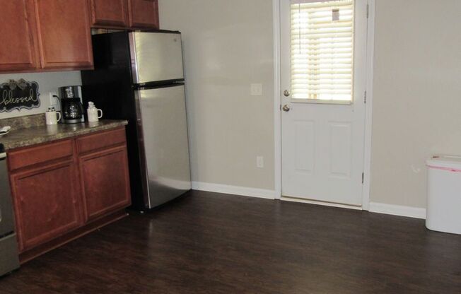 2 beds, 1.5 baths, $1,195