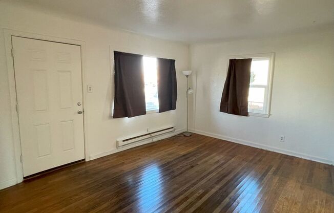 <b>Quaint Revitalized Two Bedroom Home near Reno Public Market<br><br>