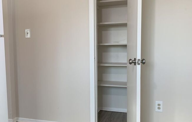 2 beds, 1 bath, 700 sqft, $945, Unit 9155
