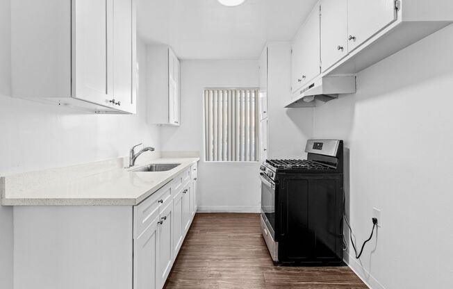 2 beds, 1 bath, 545 sqft, $1,850, Unit 11