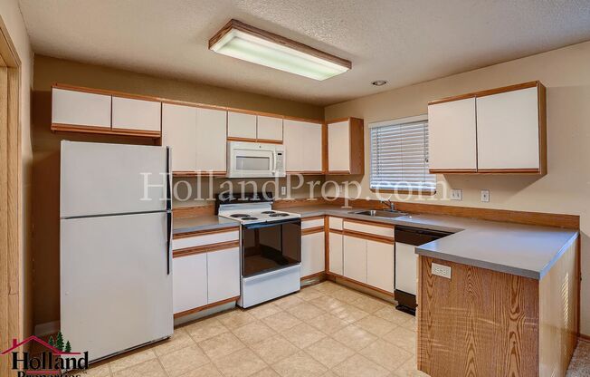 2 beds, 2 baths, 925 sqft, $1,995, Unit Unit 2993