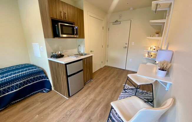Studio, 1 bath, 175 sqft, $1,195, Unit 406