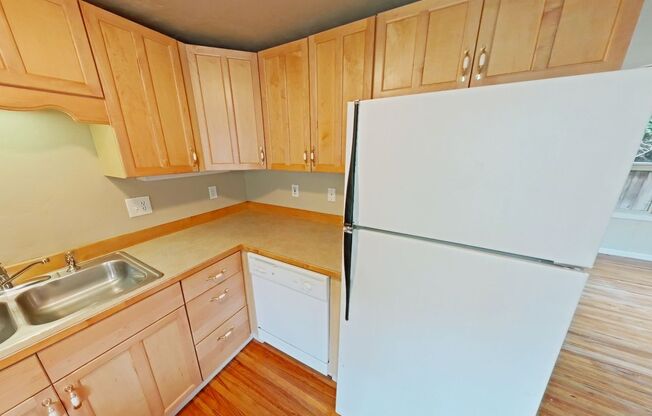 1 bed, 1 bath, $1,150, Unit 671 1/2 - 1