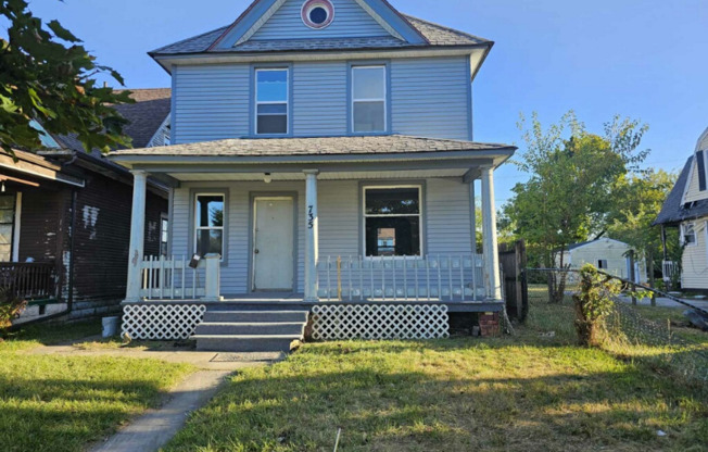 735 WOODLAND AVE