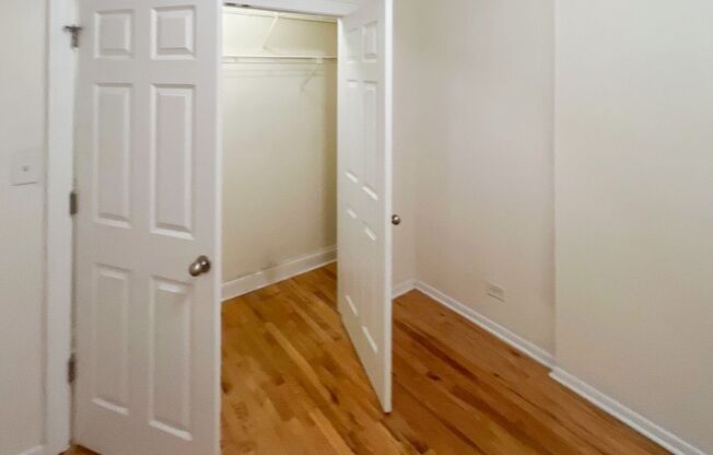 3 beds, 2 baths, 1,140 sqft, $4,200, Unit 2521-B2
