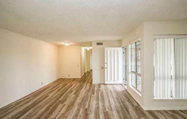 2 beds, 1 bath, $2,700