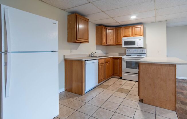 2 beds, 1 bath, $950, Unit 22