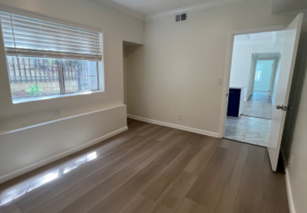 1072 Laguna Ave 10