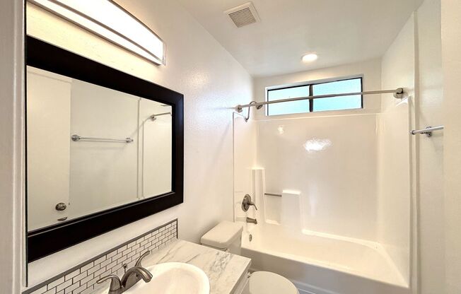 2 beds, 2 baths, 900 sqft, $1,948, Unit 320