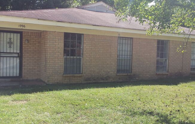 Welcome to 1996 Goldbrier Ln in Memphis, TN!