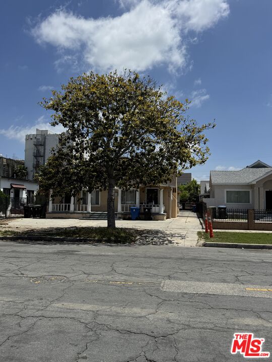 1934 4 AVE